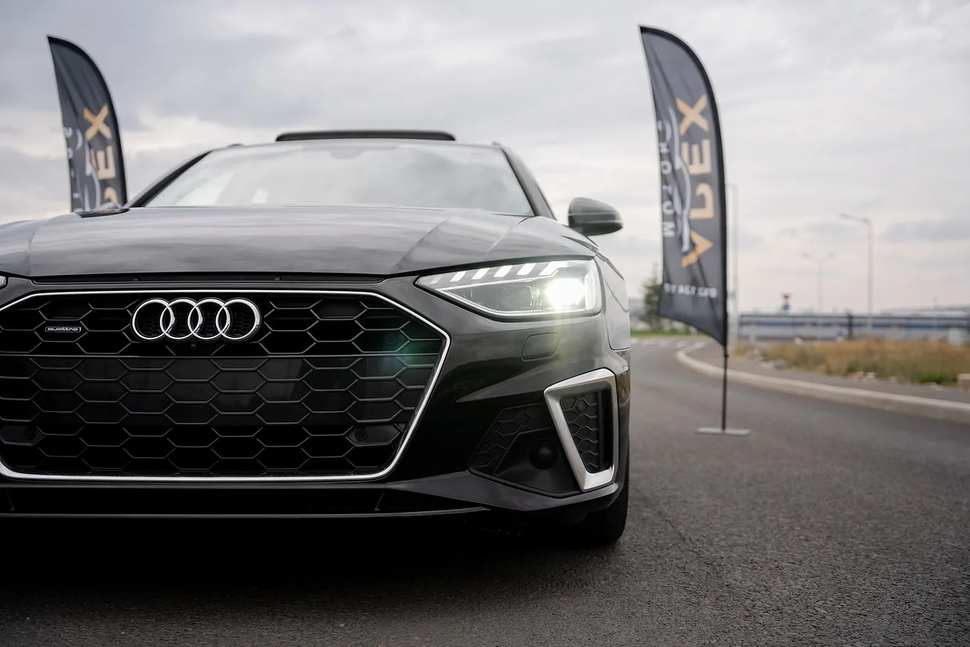 Audi A4 Avant 40 TDI quattro S tronic S line 2023, negru, fotografia 1 din 23