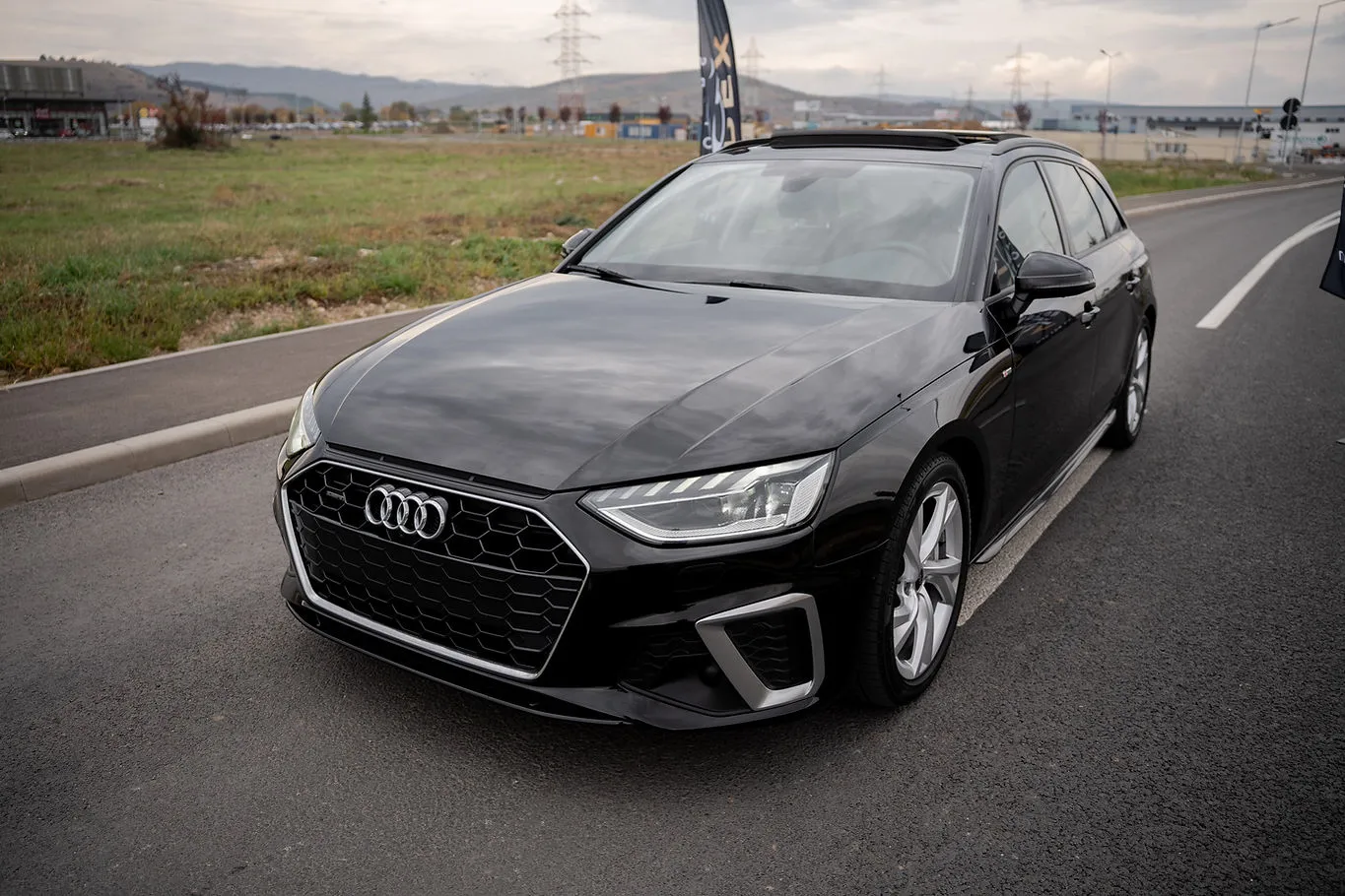 Audi A4 Avant 40 TDI quattro S tronic S line 2023, negru, fotografia 2 din 23
